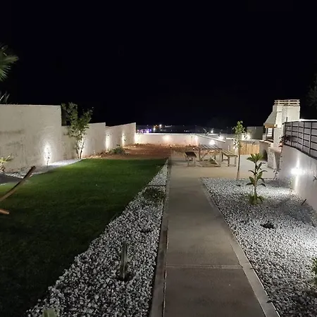Zoi's Seaview Garden Near The