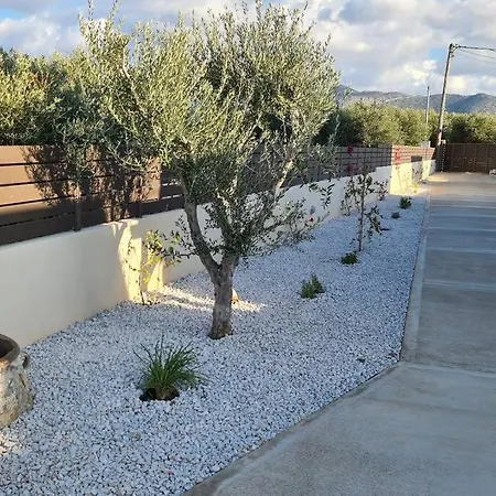 Zoi's Seaview Garden Near The