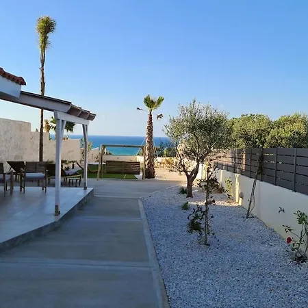 Zoi's Seaview Garden Near The Herszonisszosz
