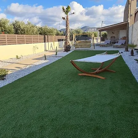 Zoi's Seaview Garden Near The