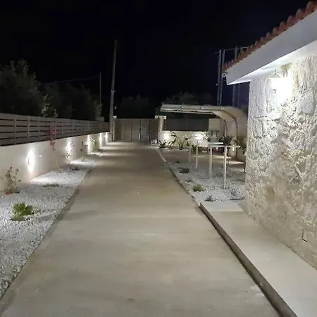 Zoi's Seaview Garden Near The